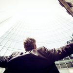 映画「幸せのちから」のモデルになったクリス・ガードナーの実話について解説