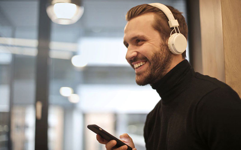 すきま時間を有効活用したいなら本を耳で聴ける「オーディオブック」がオススメ