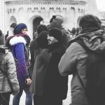 道を歩いていると視線を感じるのは何故？長年の疑問を男女別に解説